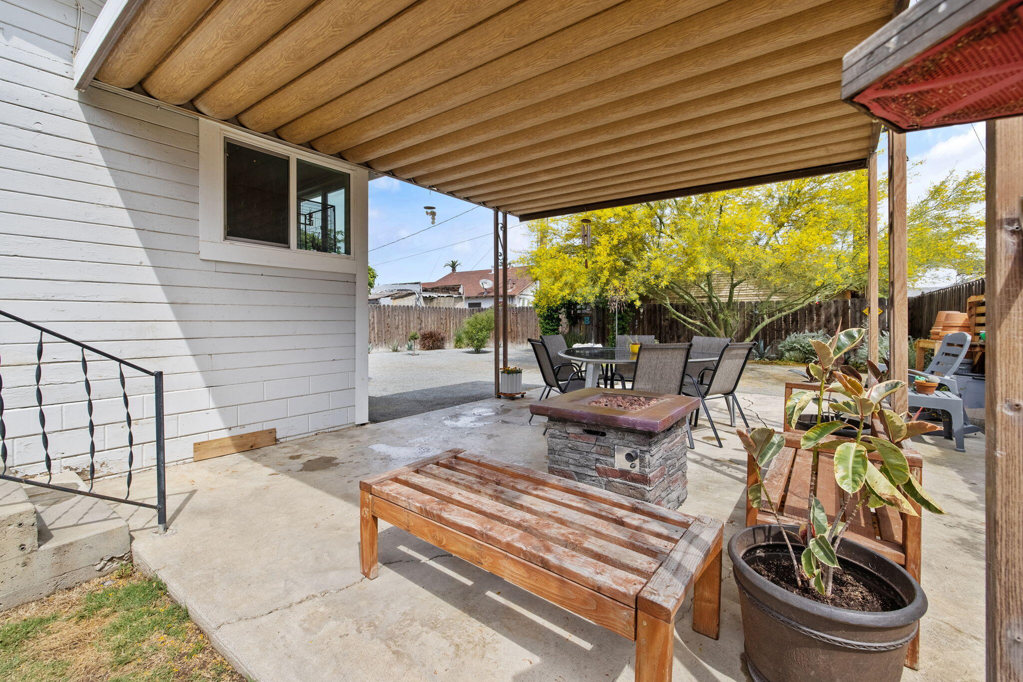 124 W Florinda St, Hanford, CA 93230