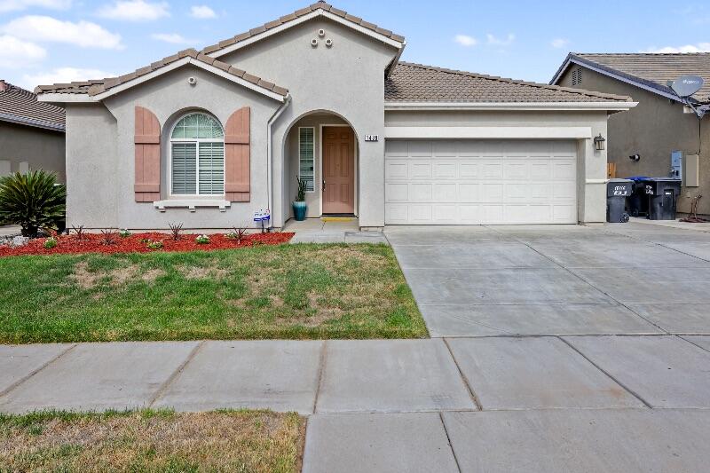 1439 N Mendonca St, Visalia, CA 93291