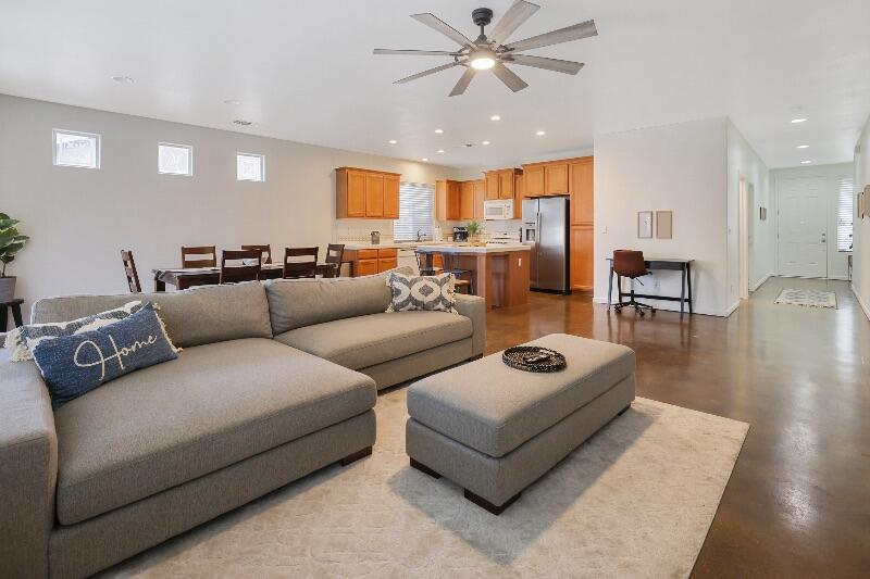 1439 N Mendonca St, Visalia, CA 93291