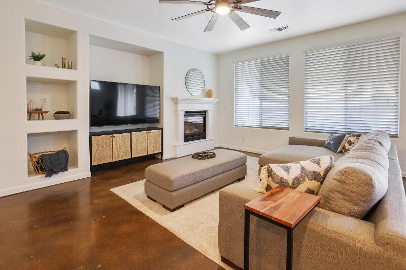 1439 N Mendonca St, Visalia, CA 93291