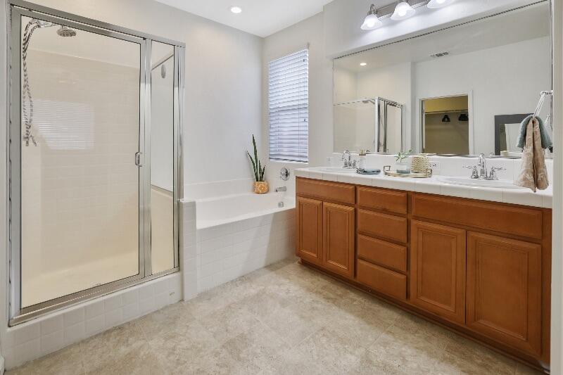 1439 N Mendonca St, Visalia, CA 93291