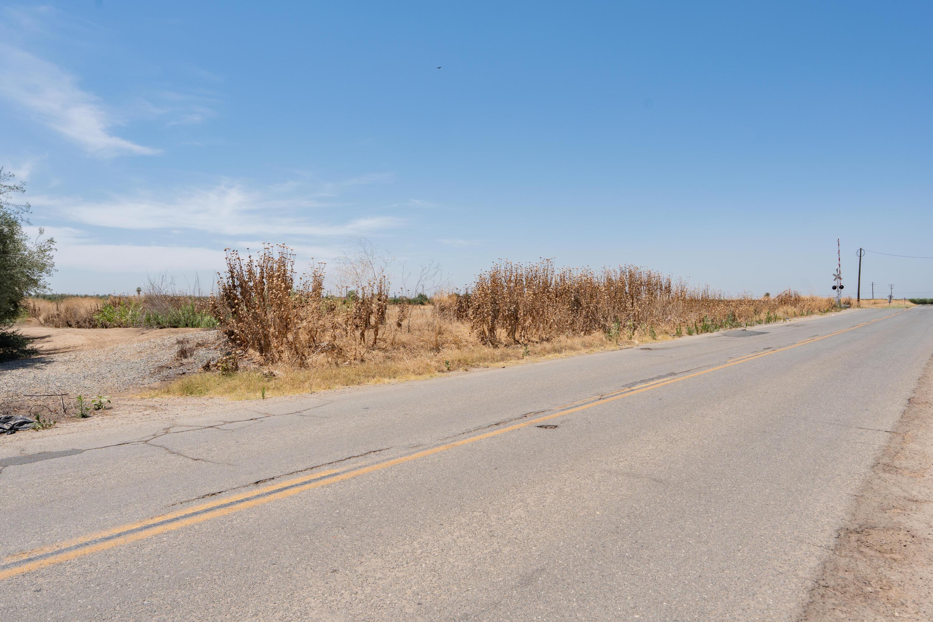00 Ave 250, Lindsay, CA 93247