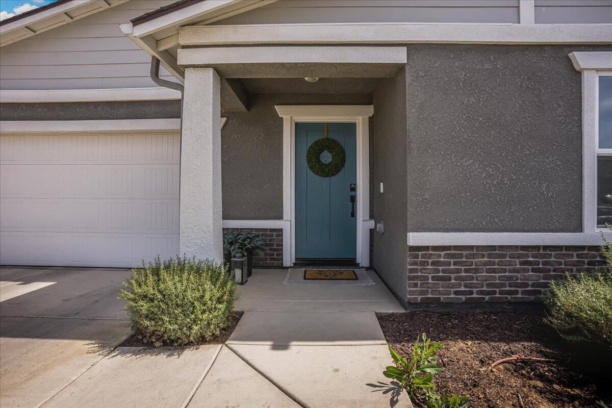 1048 Stonebridge Ave, Tulare, CA 93274