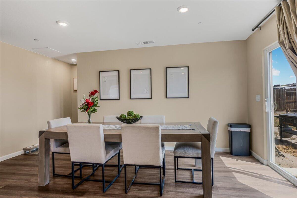 1048 Stonebridge Ave, Tulare, CA 93274