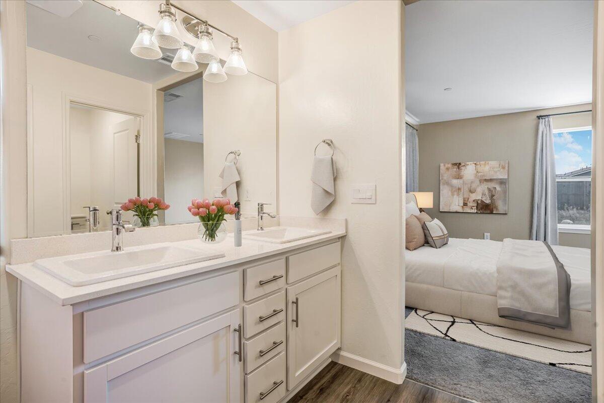 1048 Stonebridge Ave, Tulare, CA 93274