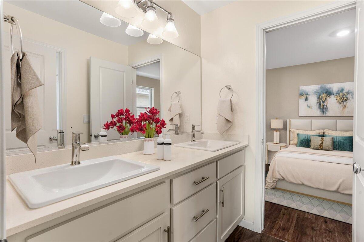 1048 Stonebridge Ave, Tulare, CA 93274