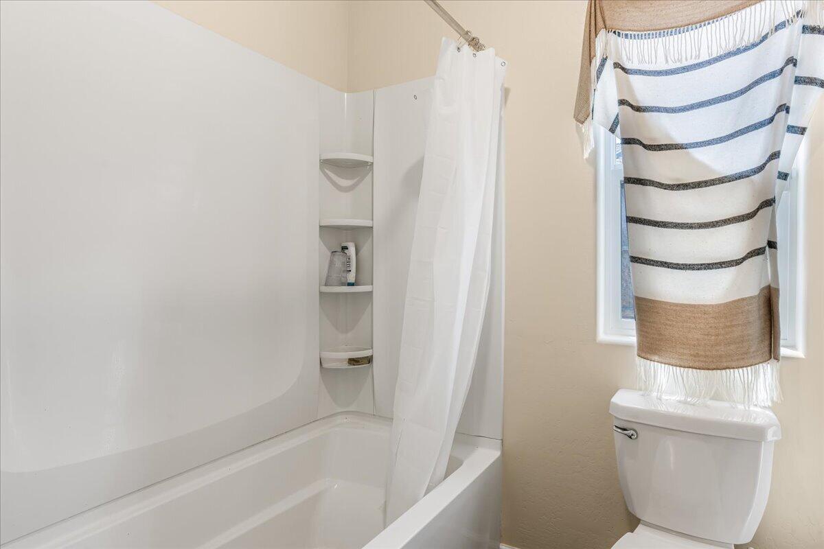 1048 Stonebridge Ave, Tulare, CA 93274