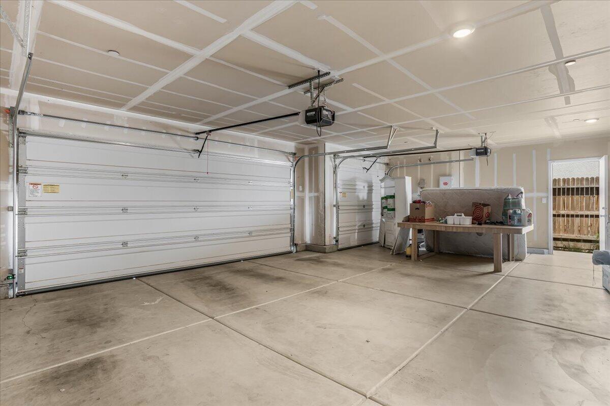 1048 Stonebridge Ave, Tulare, CA 93274