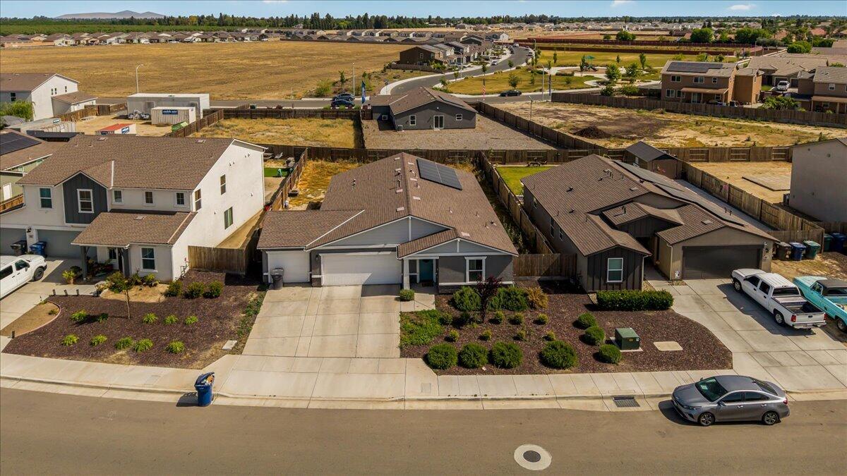 1048 Stonebridge Ave, Tulare, CA 93274