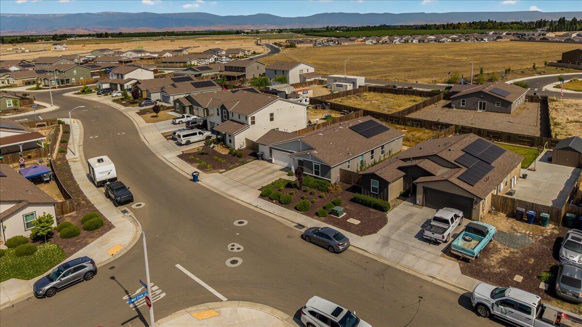 1048 Stonebridge Ave, Tulare, CA 93274