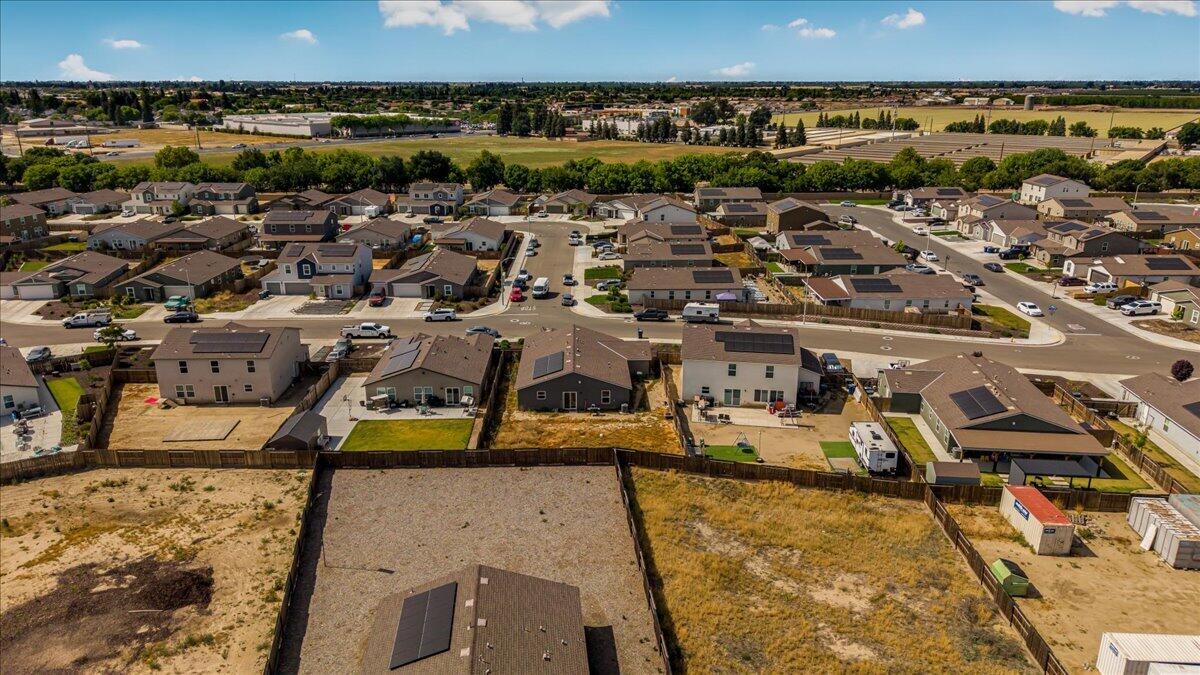 1048 Stonebridge Ave, Tulare, CA 93274