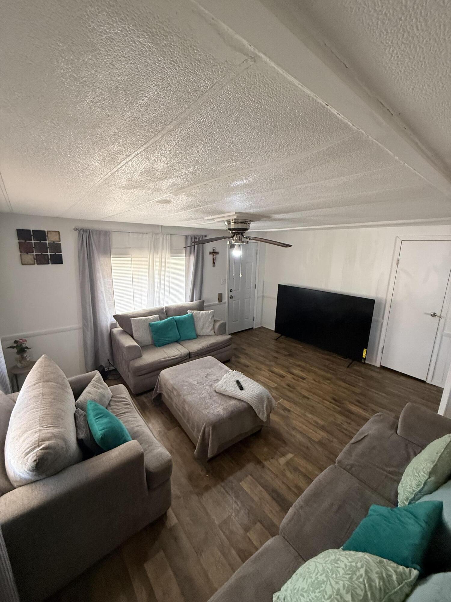 852 E Grangeville Blvd #46, Hanford, CA 93230