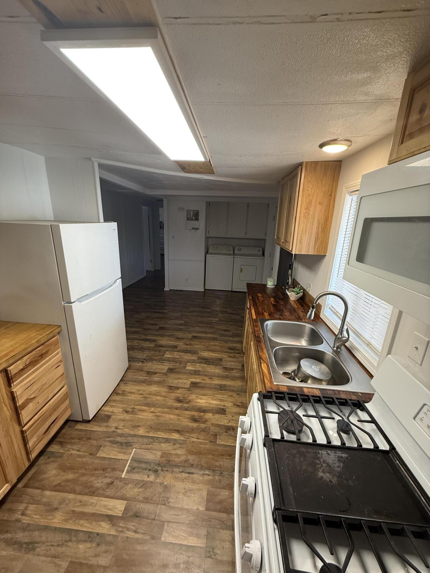 852 E Grangeville Blvd #46, Hanford, CA 93230