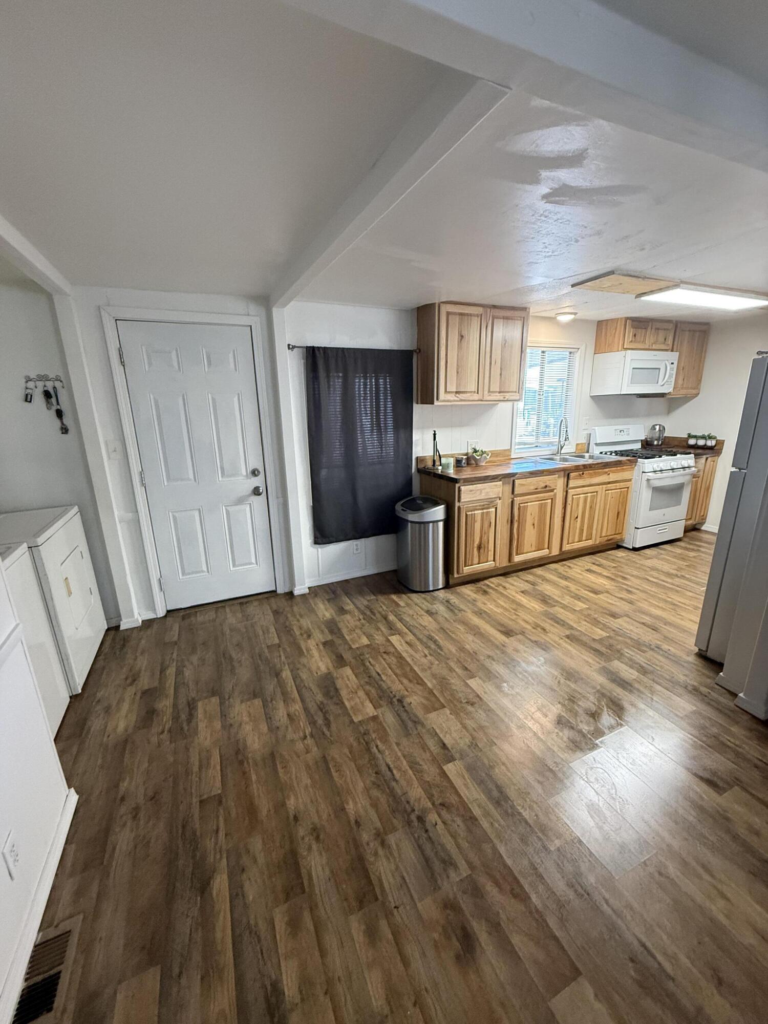 852 E Grangeville Blvd #46, Hanford, CA 93230