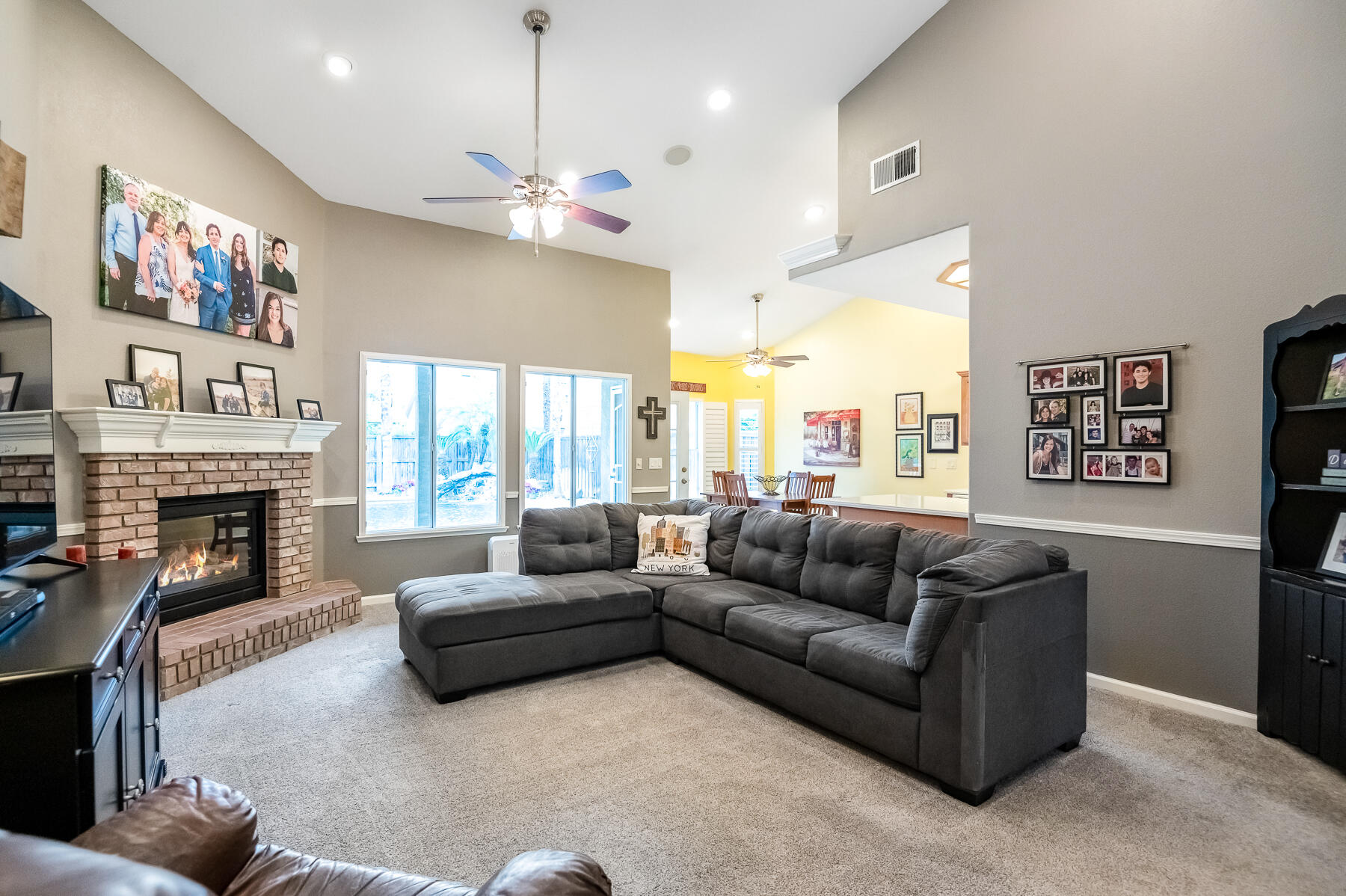 5117 W Oriole Ave, Visalia, CA 93291