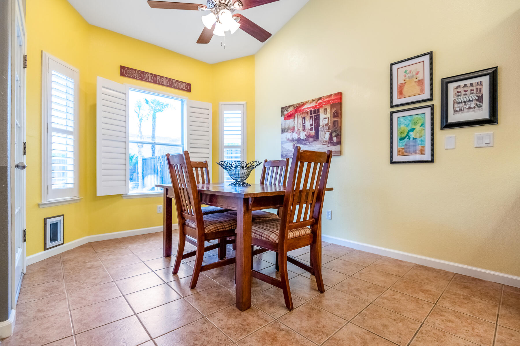 5117 W Oriole Ave, Visalia, CA 93291