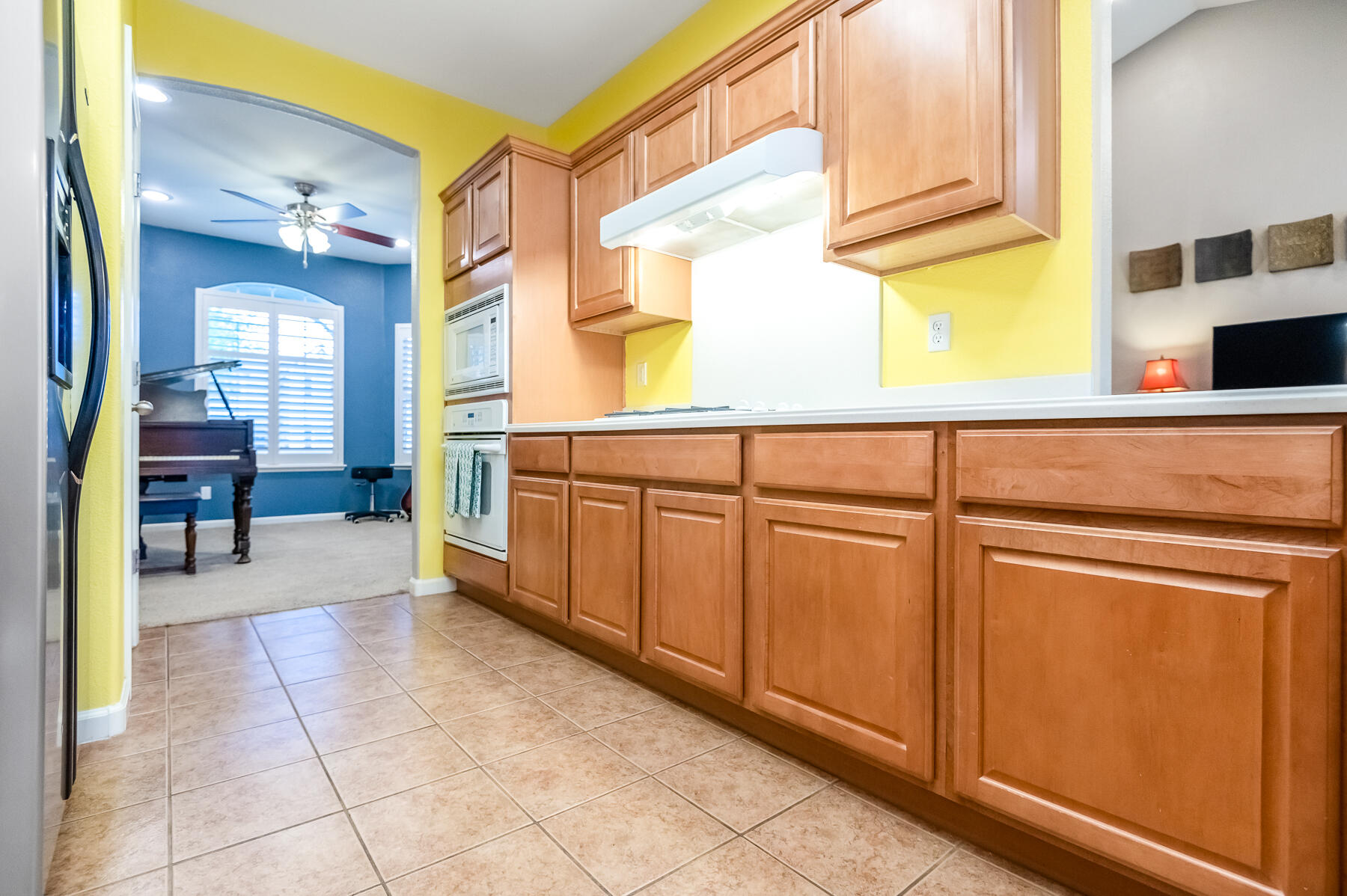 5117 W Oriole Ave, Visalia, CA 93291