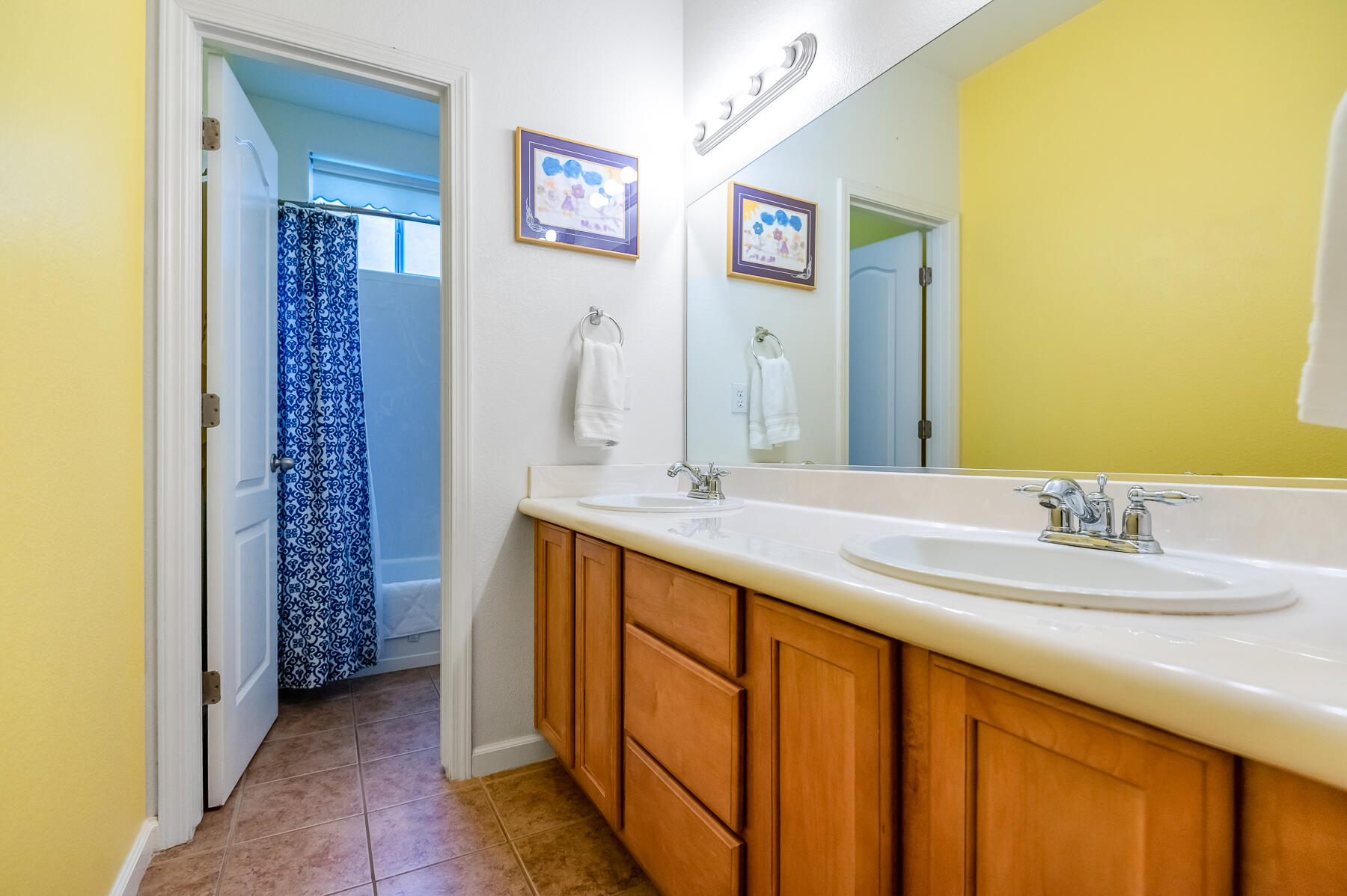 5117 W Oriole Ave, Visalia, CA 93291