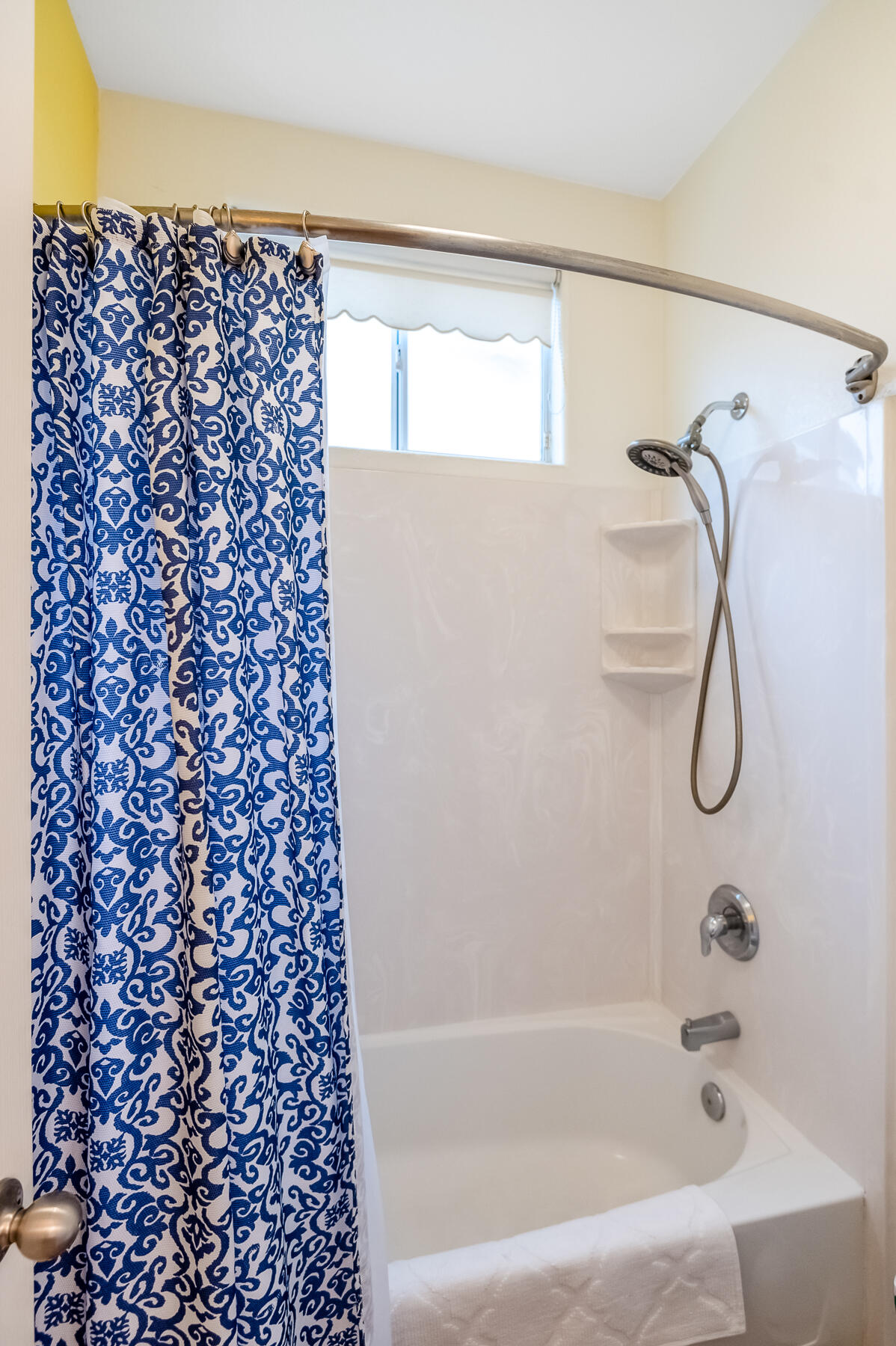 5117 W Oriole Ave, Visalia, CA 93291