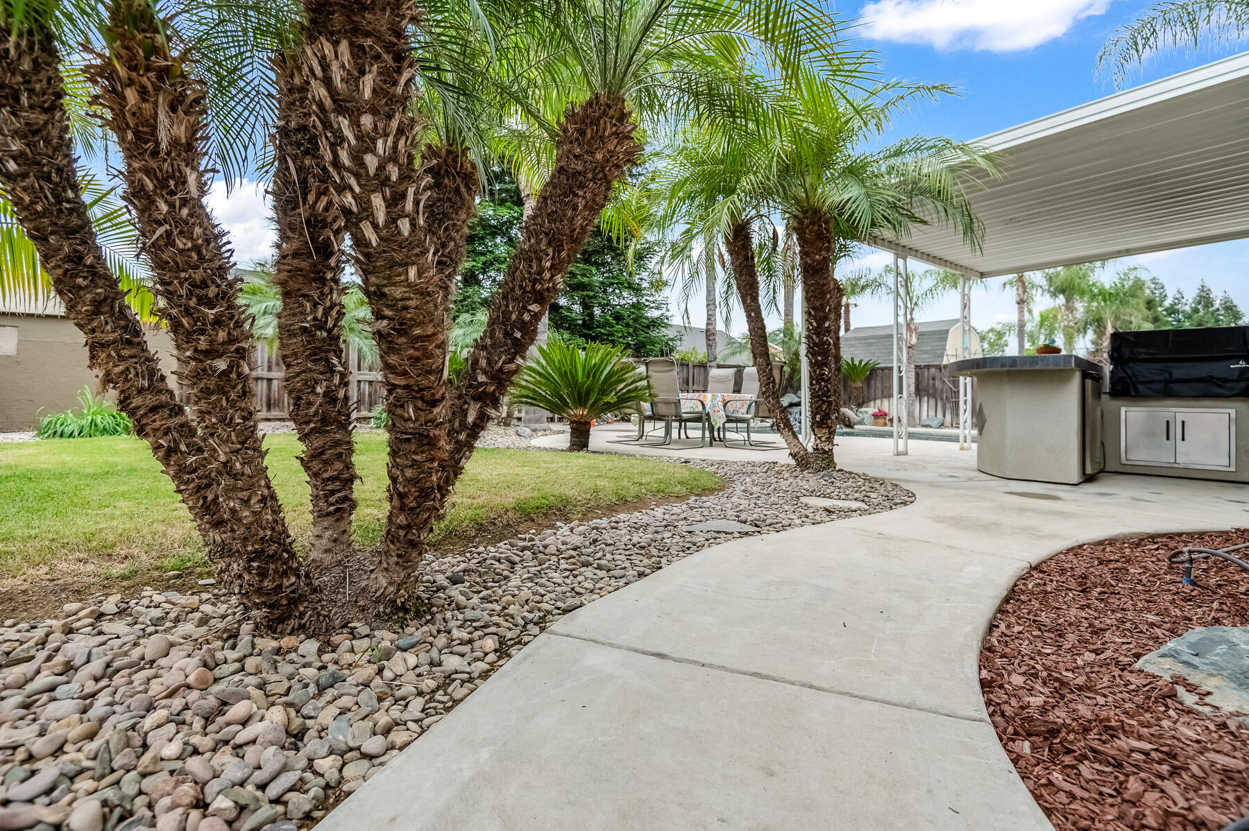 5117 W Oriole Ave, Visalia, CA 93291