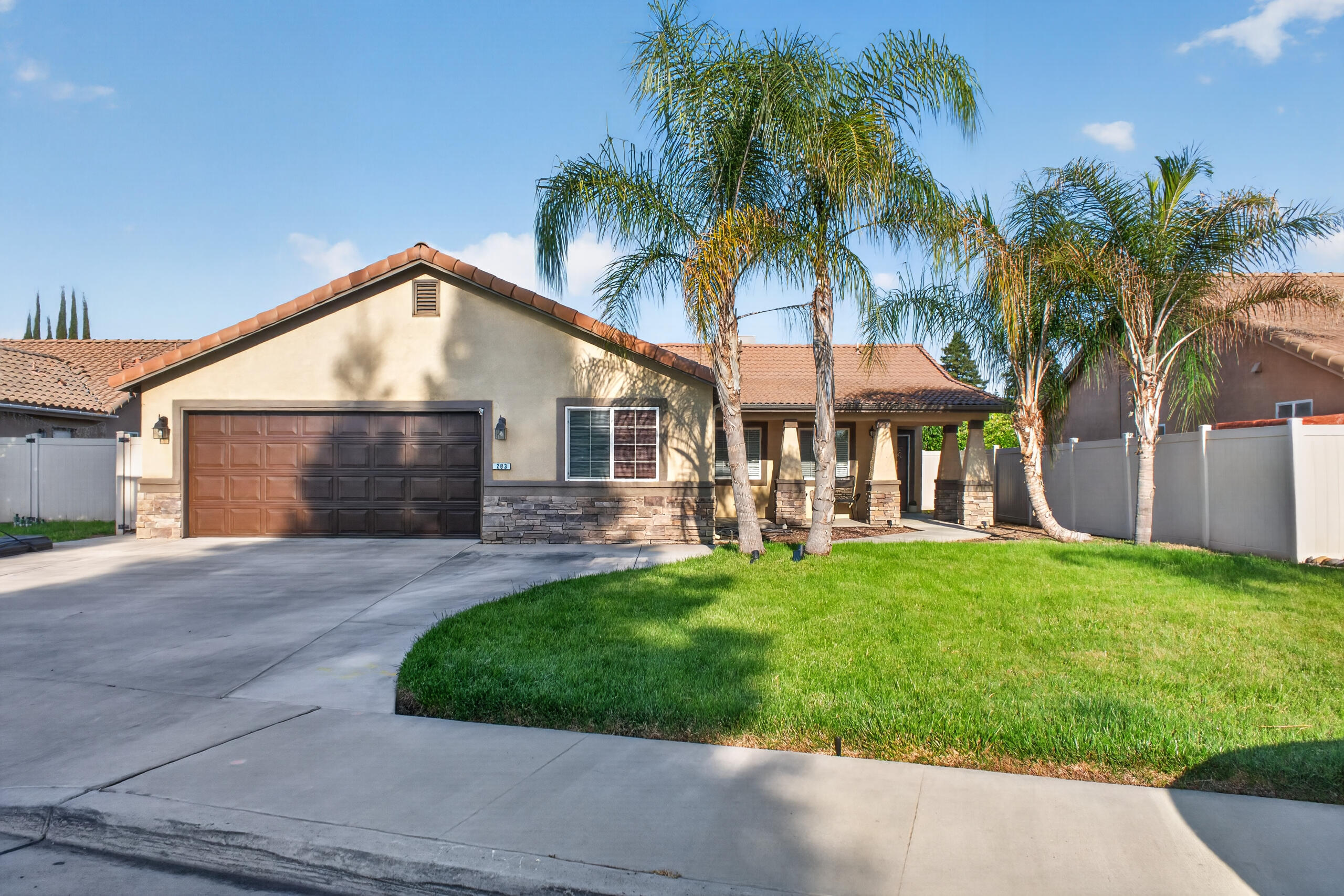 283 S Parkwest St, Porterville, CA 93257