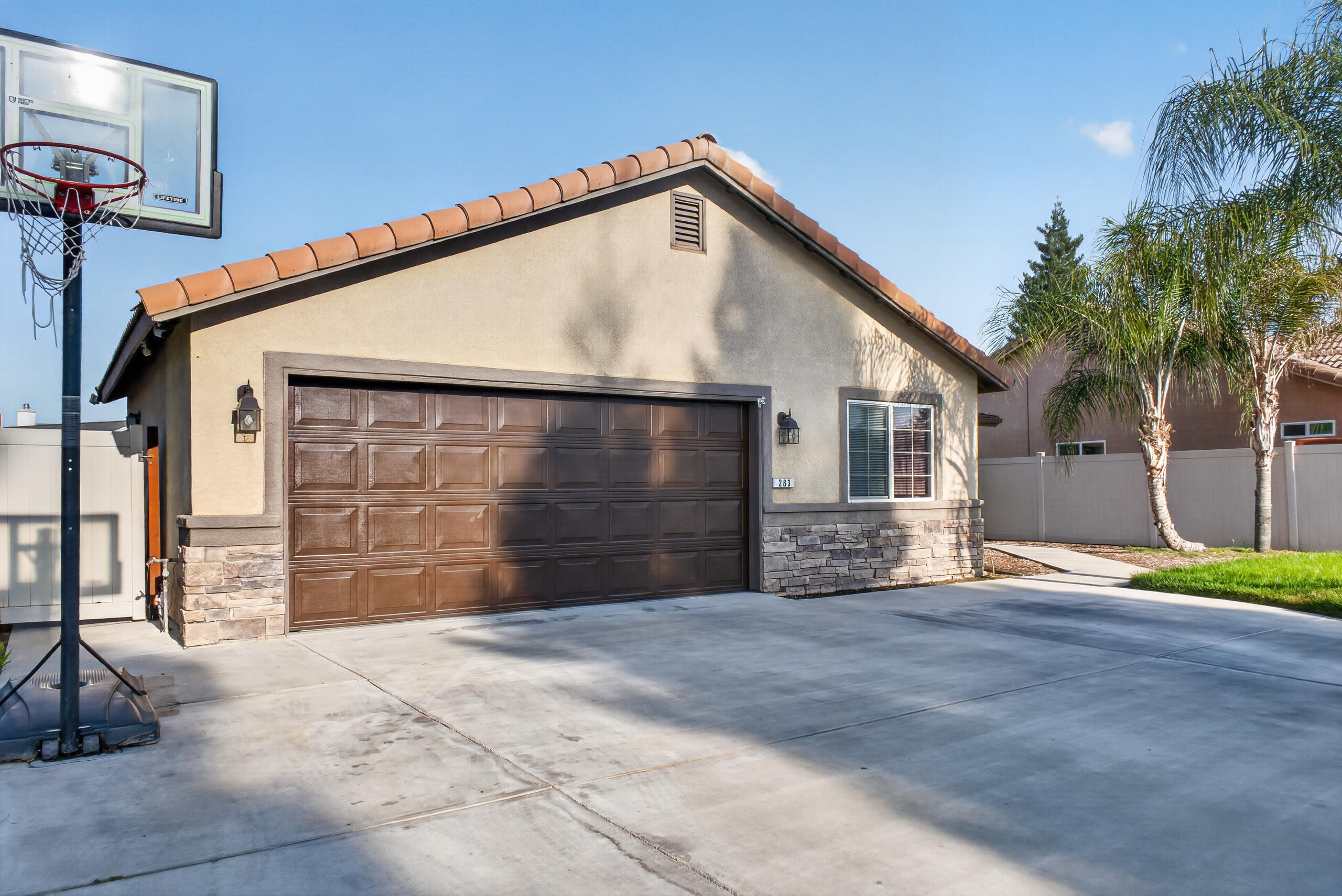 283 S Parkwest St, Porterville, CA 93257