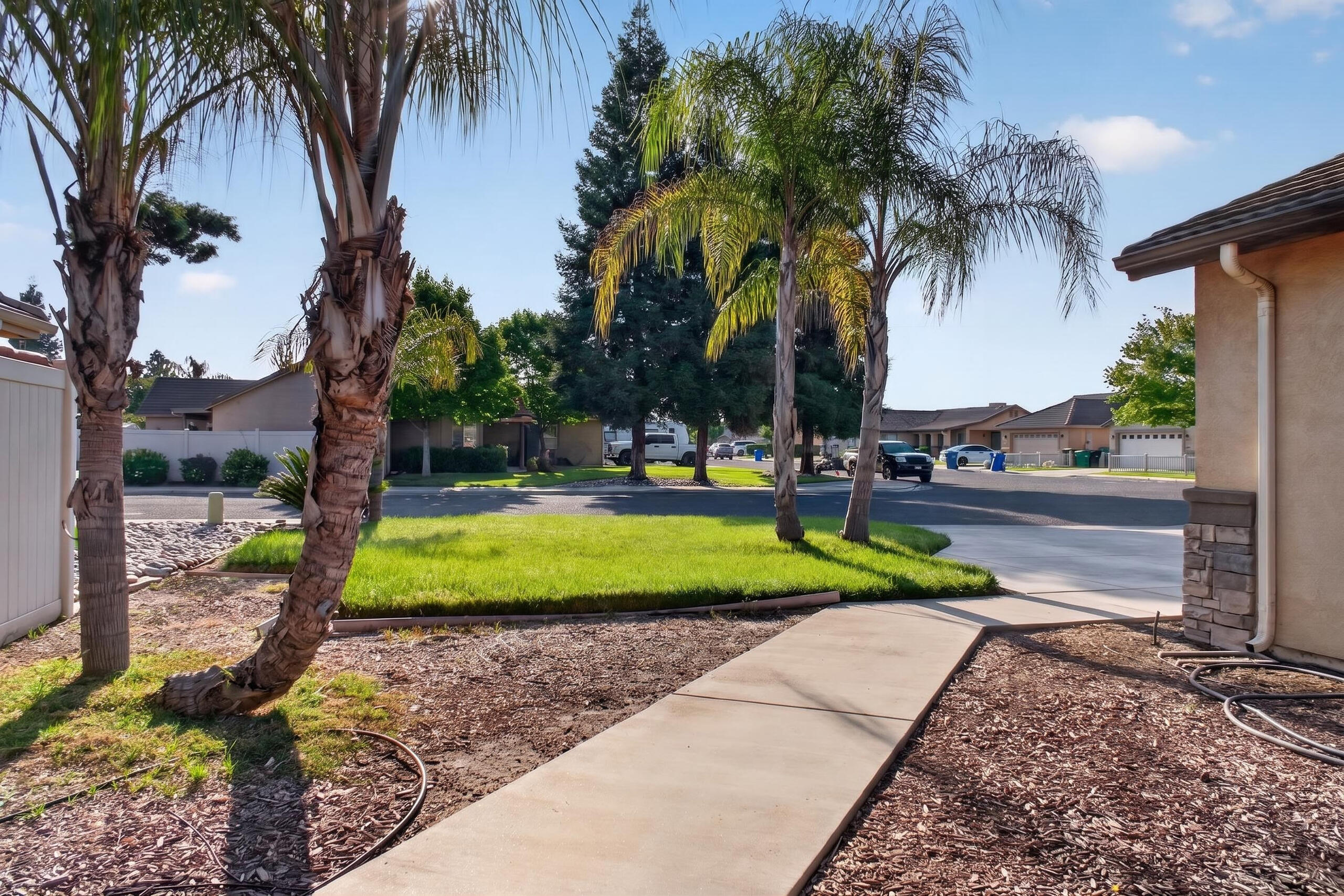 283 S Parkwest St, Porterville, CA 93257