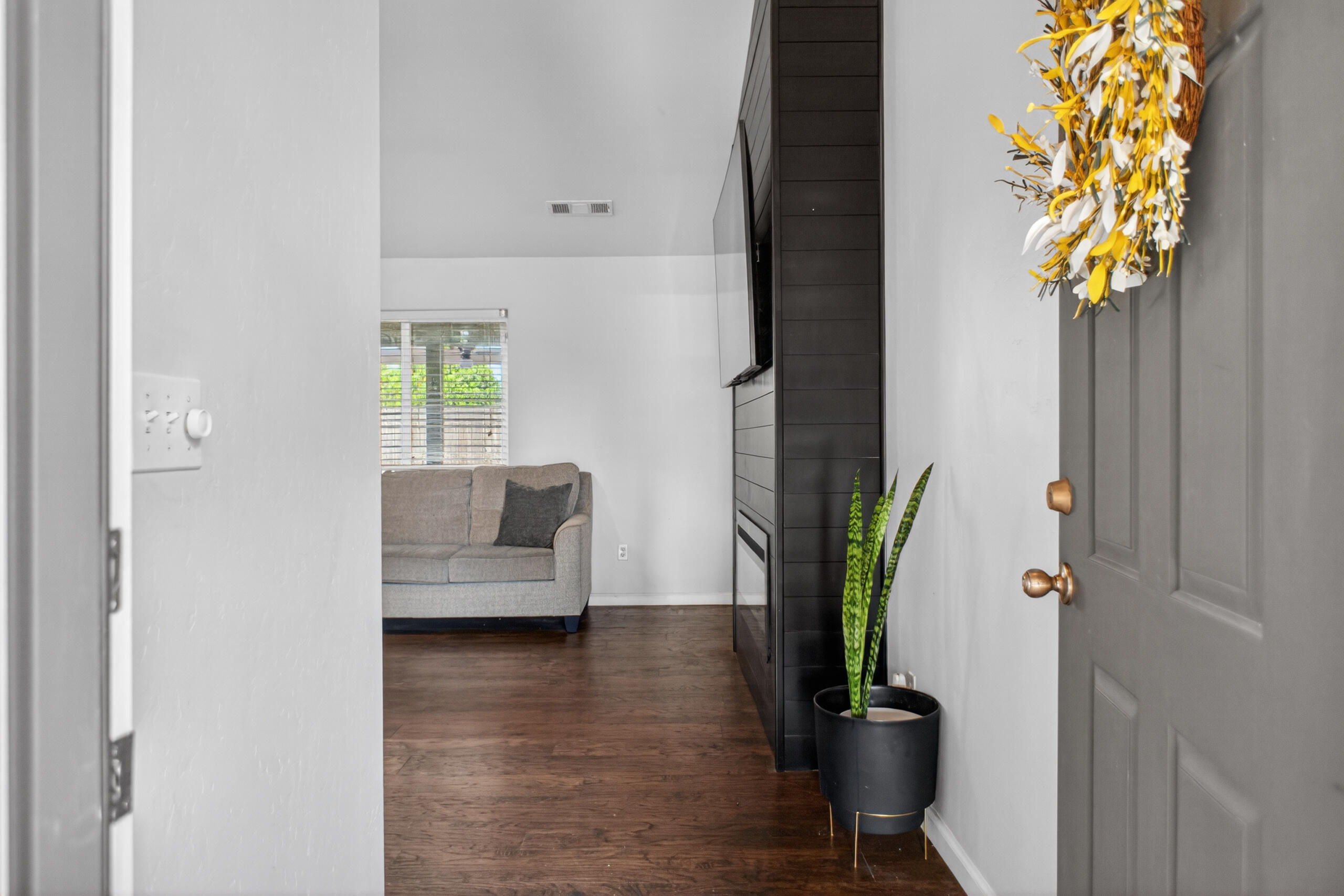 283 S Parkwest St, Porterville, CA 93257