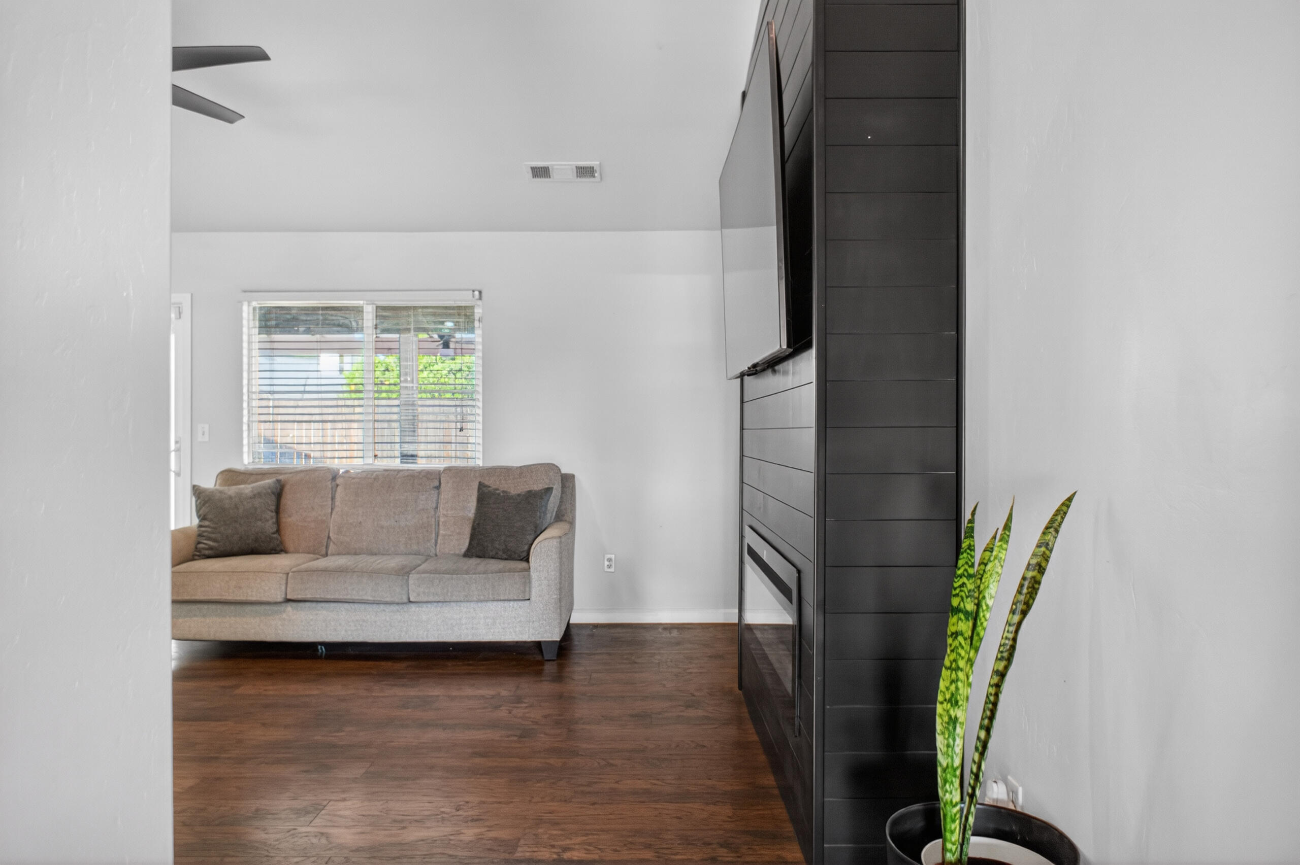 283 S Parkwest St, Porterville, CA 93257