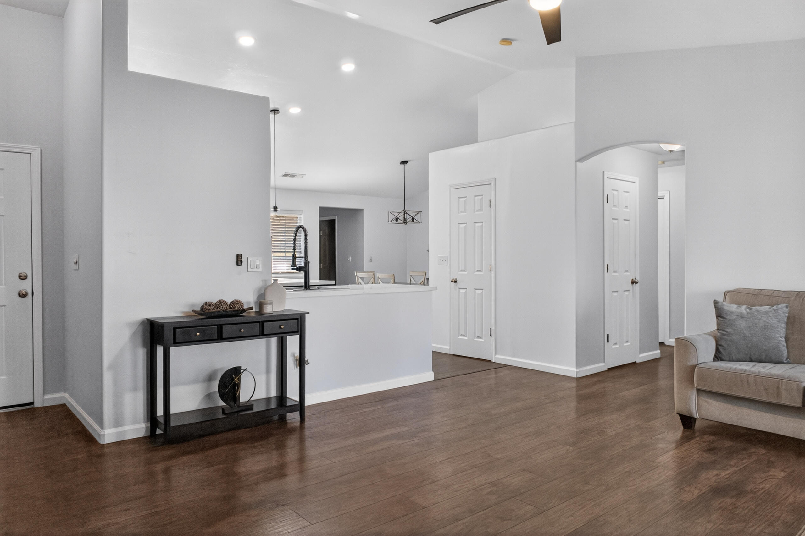 283 S Parkwest St, Porterville, CA 93257