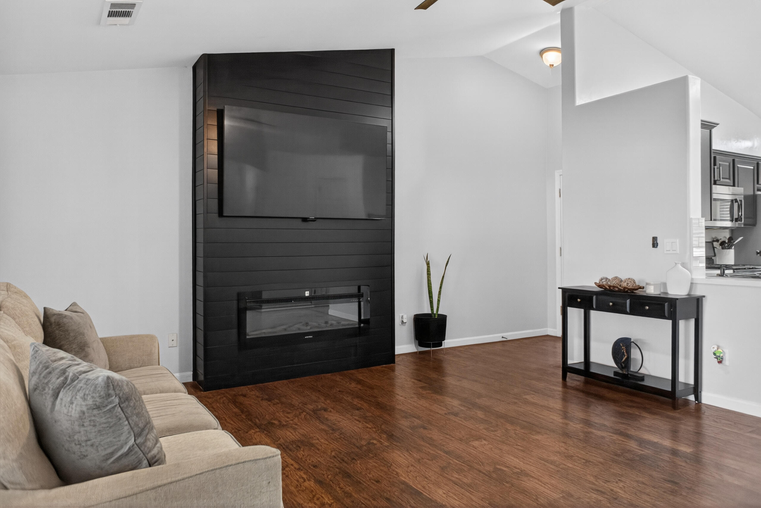 283 S Parkwest St, Porterville, CA 93257