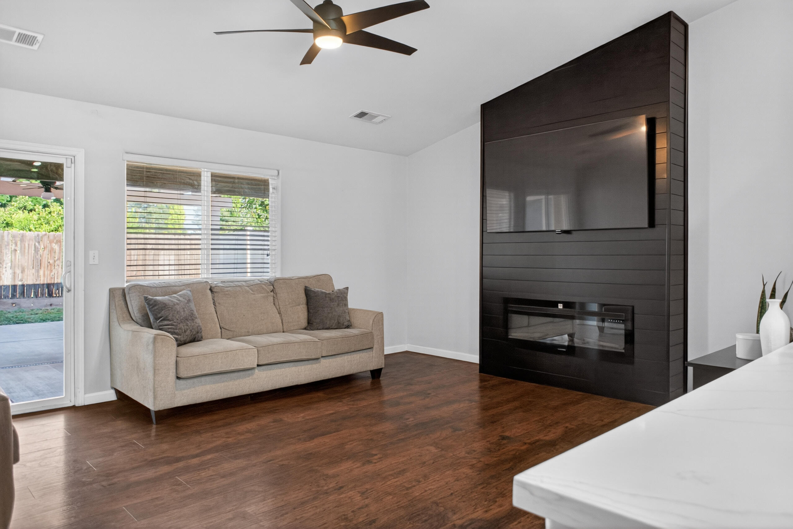 283 S Parkwest St, Porterville, CA 93257