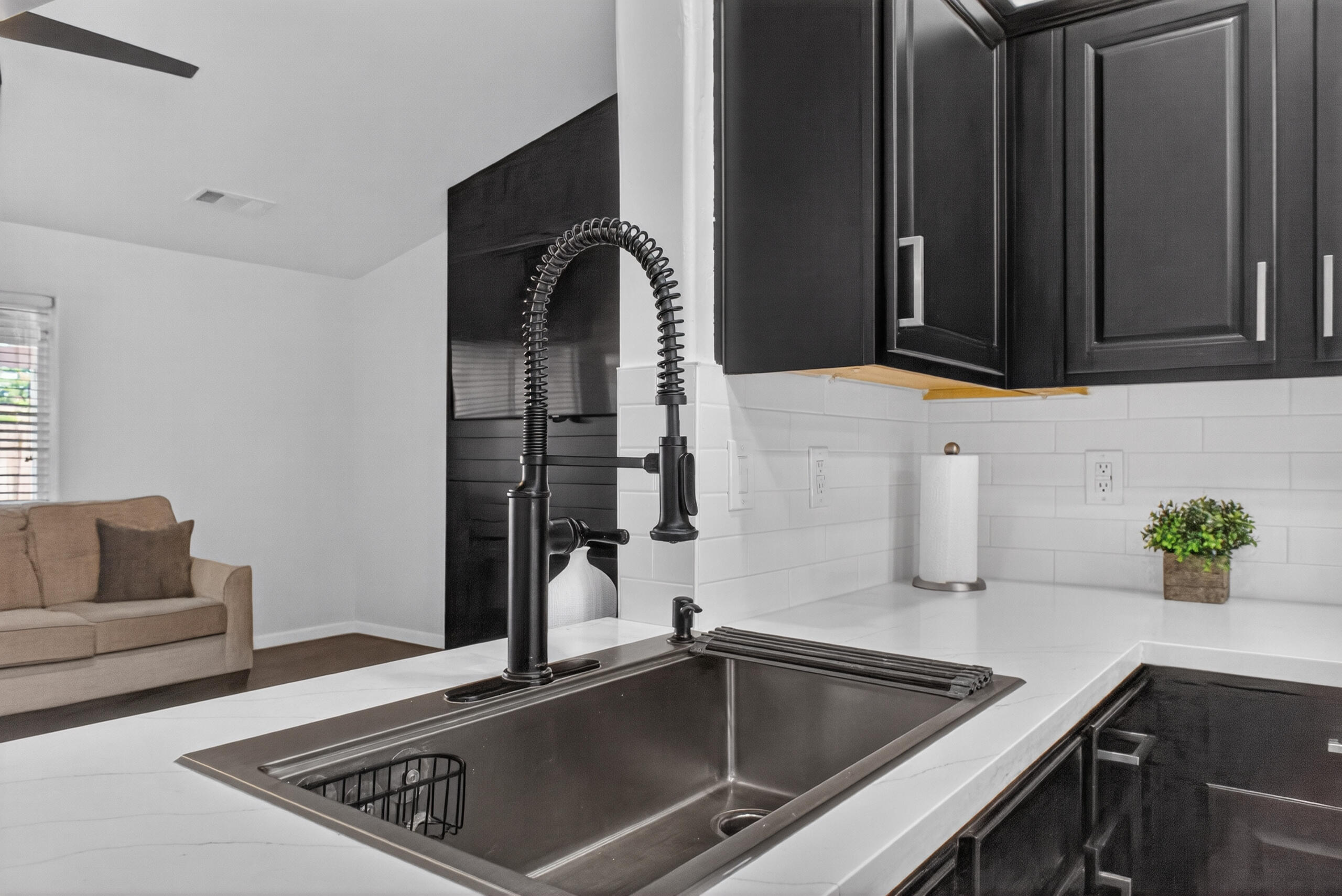 283 S Parkwest St, Porterville, CA 93257