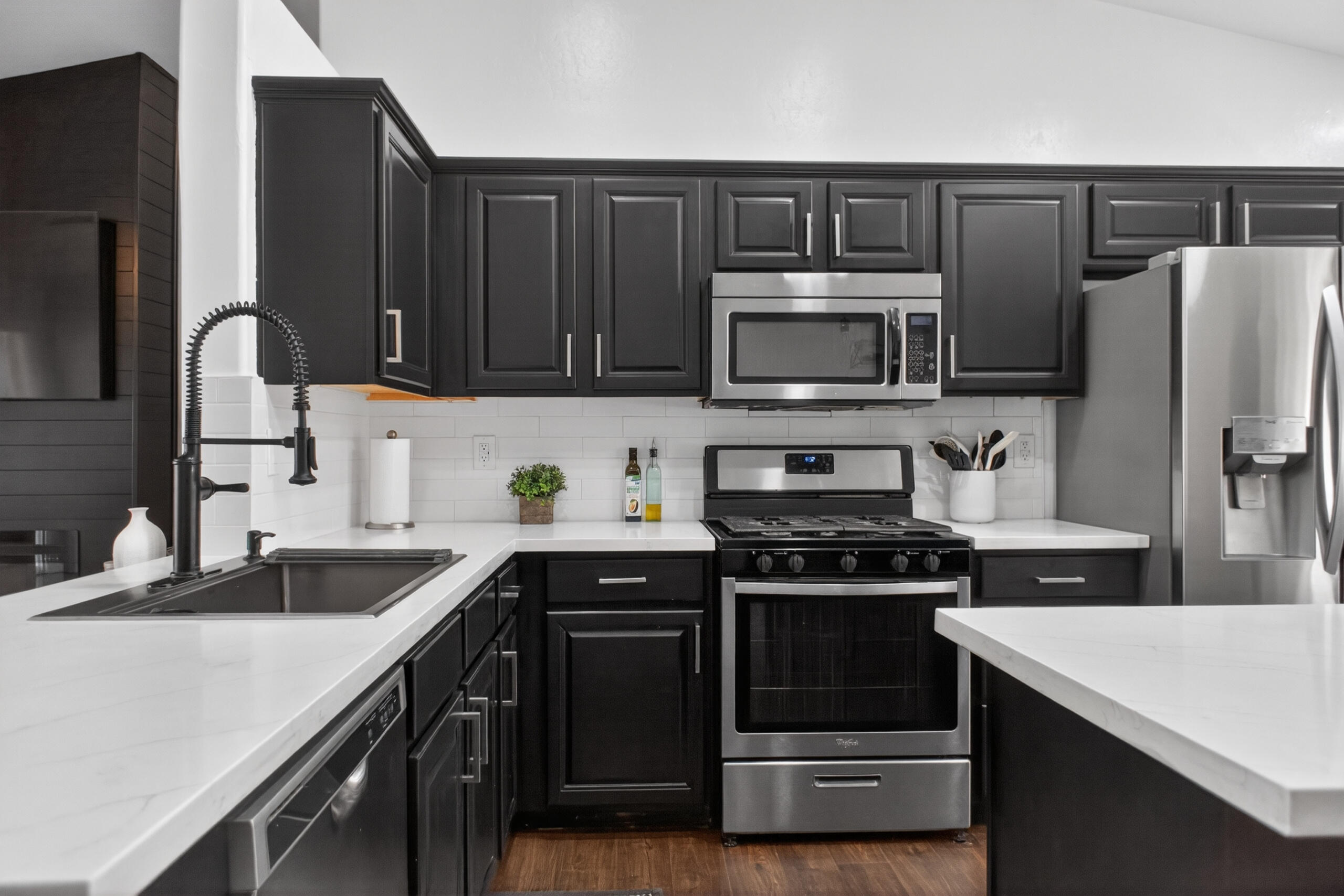 283 S Parkwest St, Porterville, CA 93257