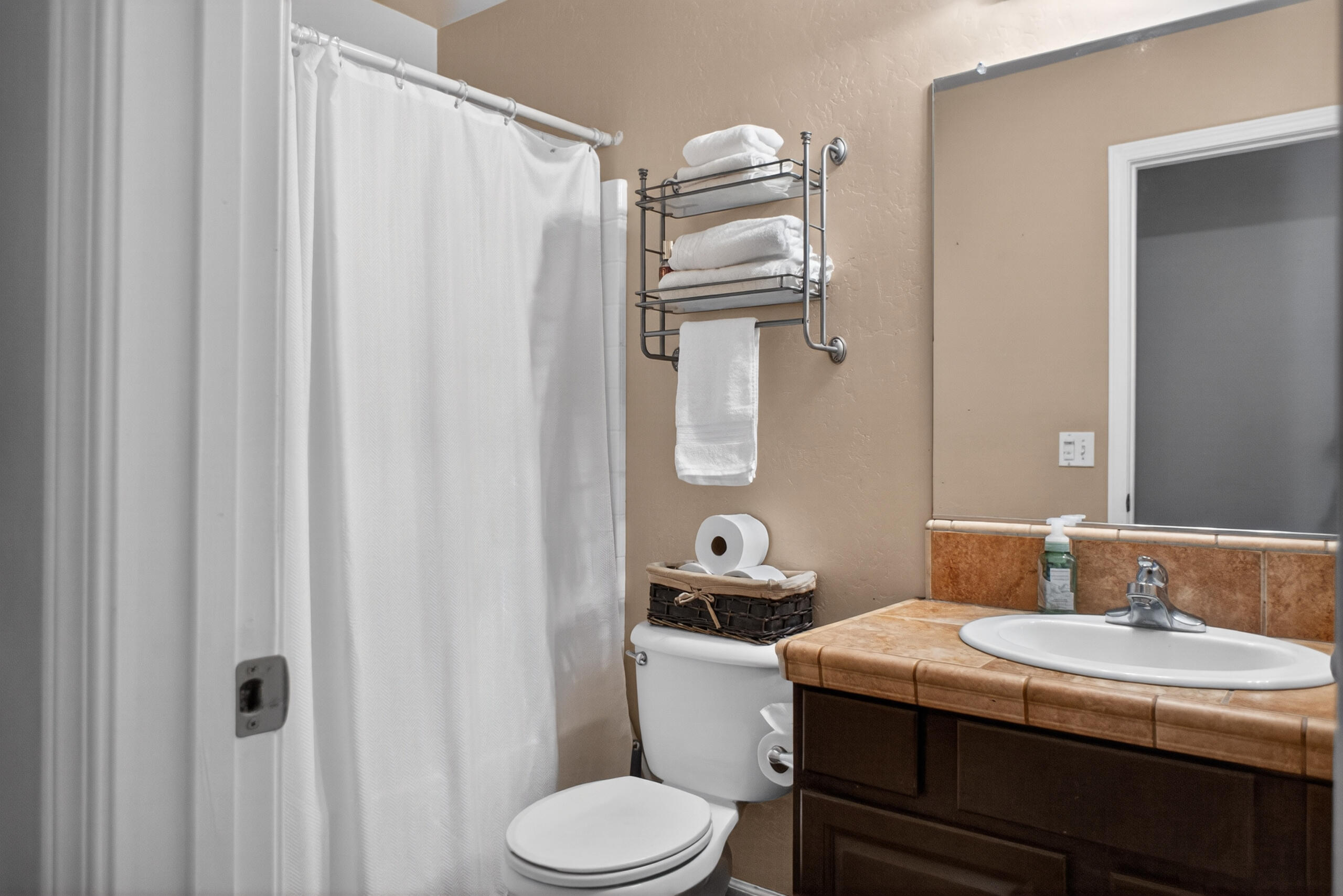 283 S Parkwest St, Porterville, CA 93257