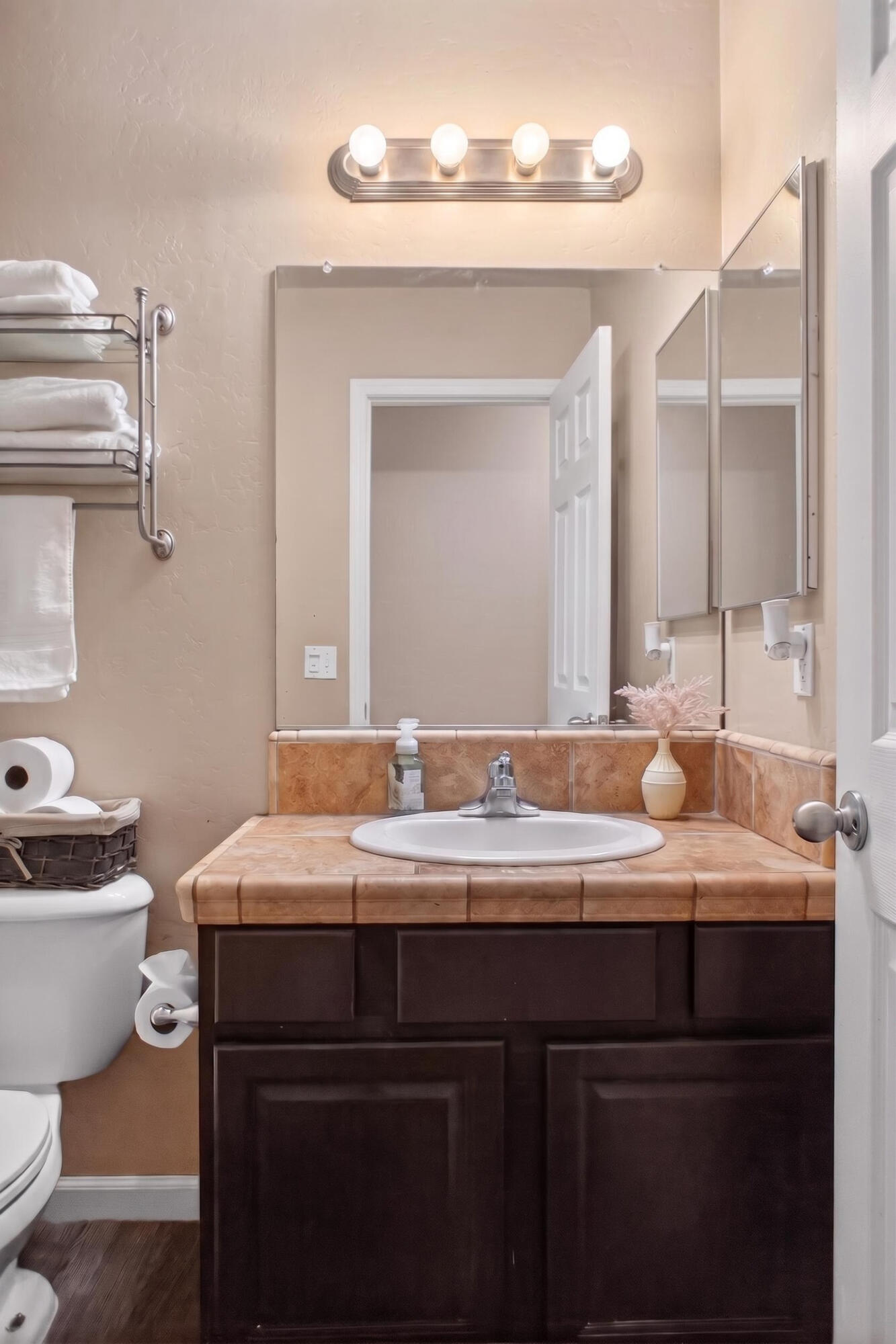 283 S Parkwest St, Porterville, CA 93257