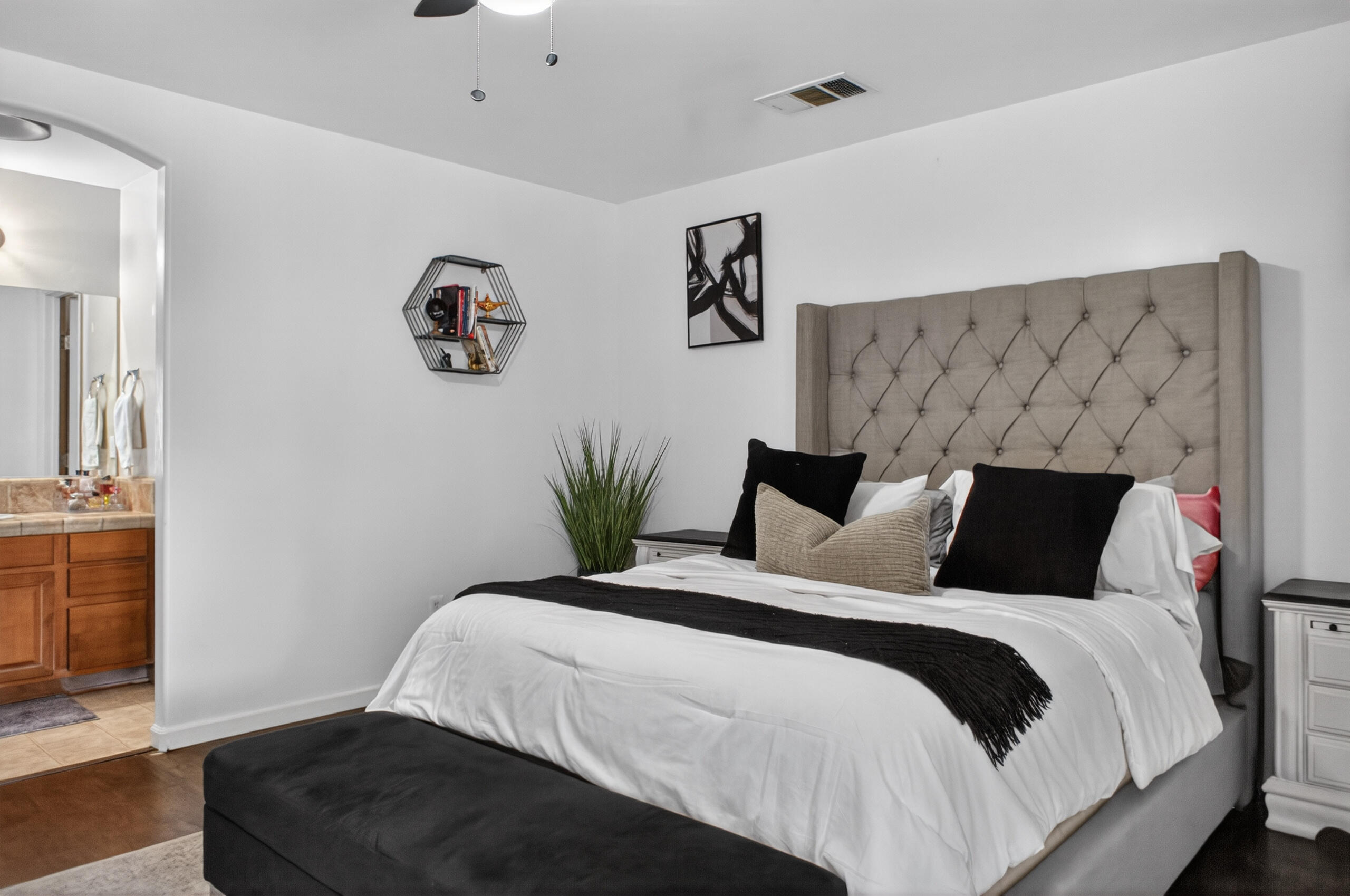 283 S Parkwest St, Porterville, CA 93257