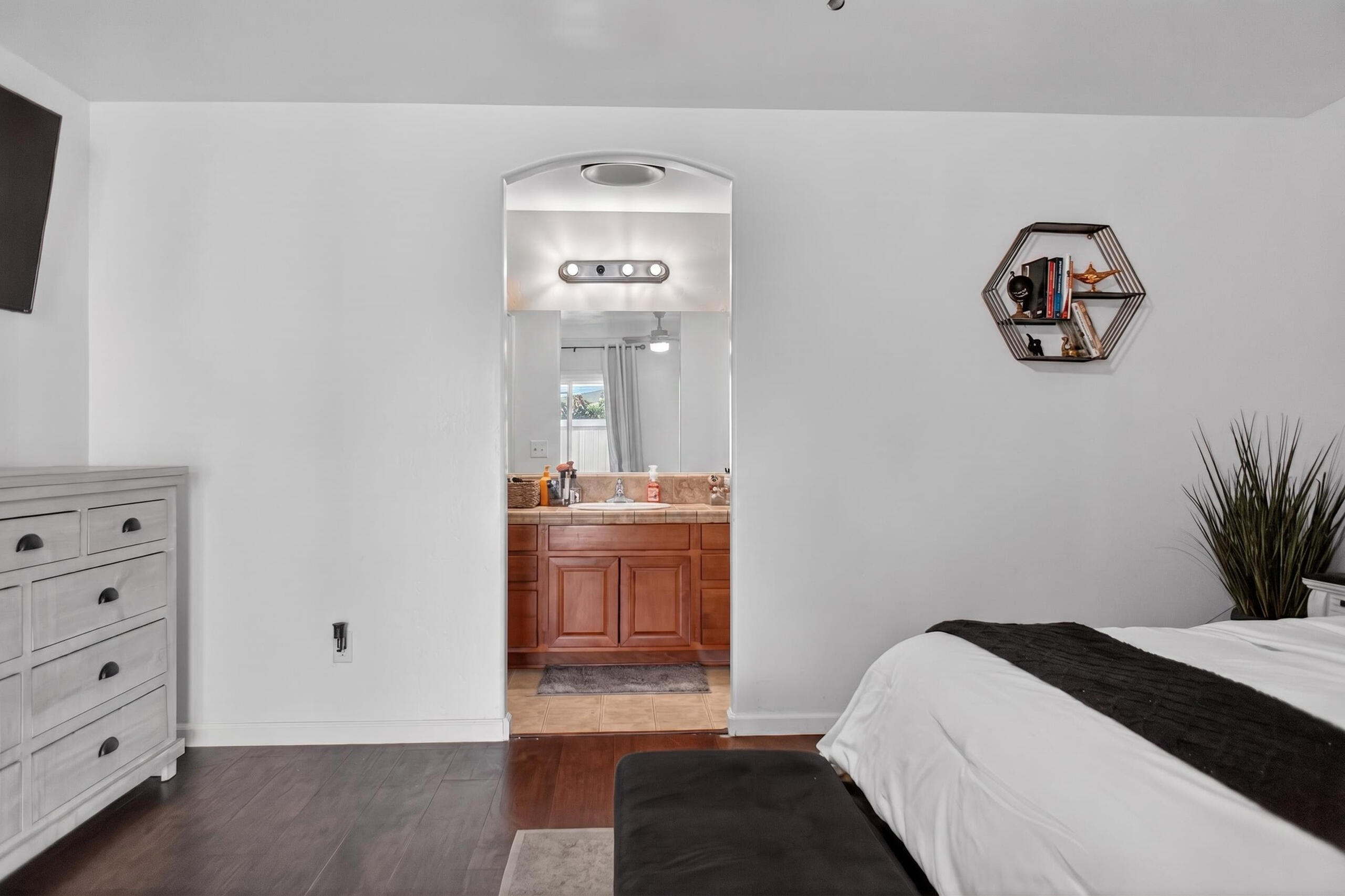 283 S Parkwest St, Porterville, CA 93257