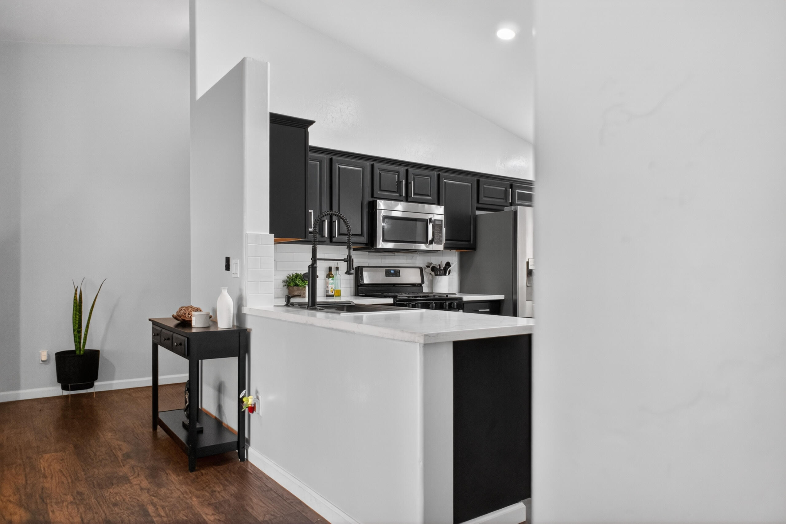 283 S Parkwest St, Porterville, CA 93257