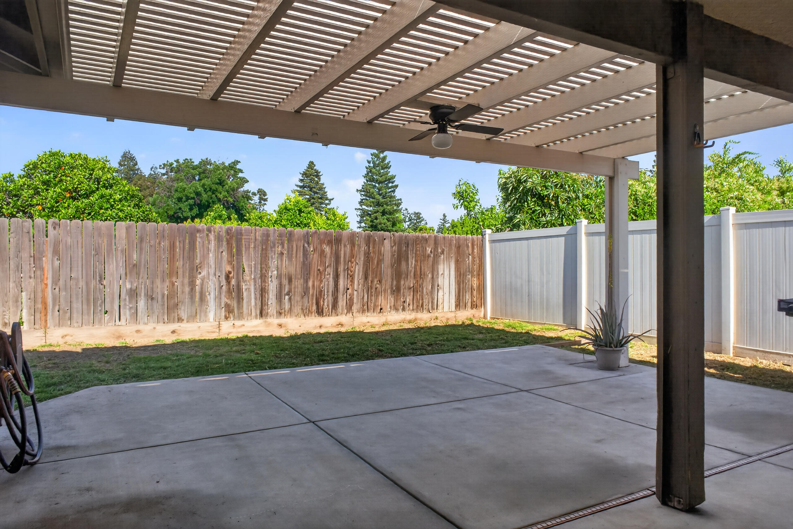 283 S Parkwest St, Porterville, CA 93257