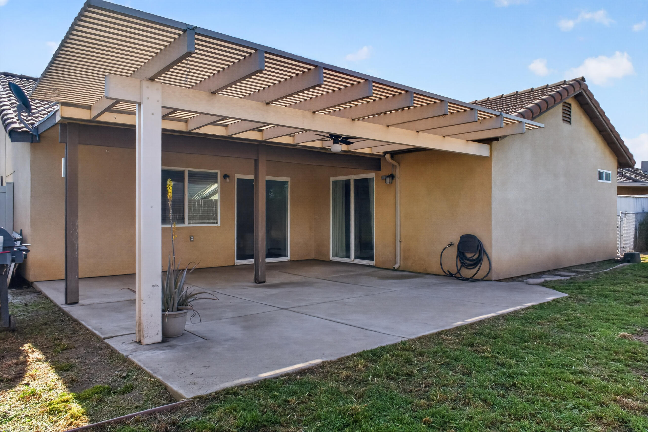 283 S Parkwest St, Porterville, CA 93257