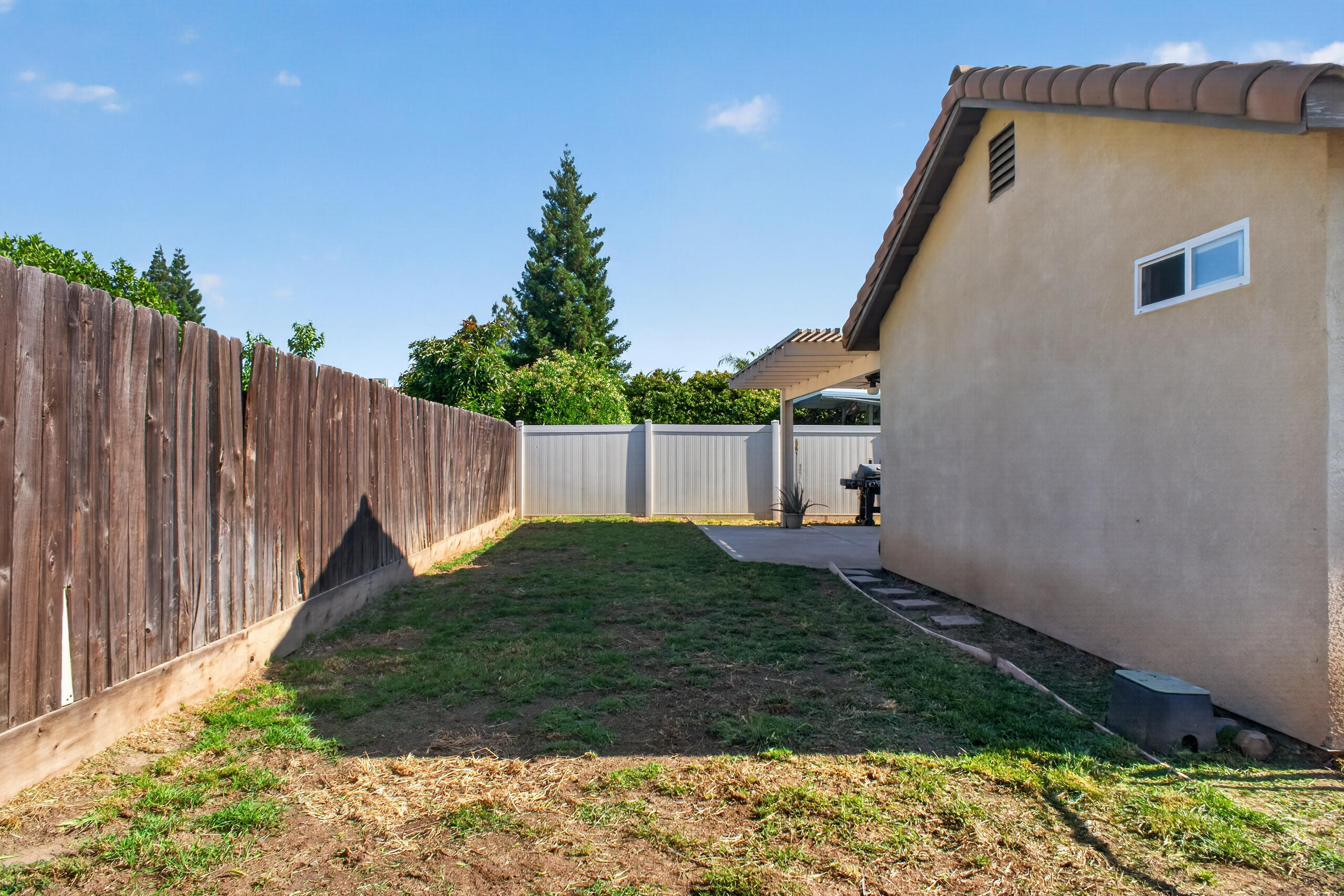 283 S Parkwest St, Porterville, CA 93257