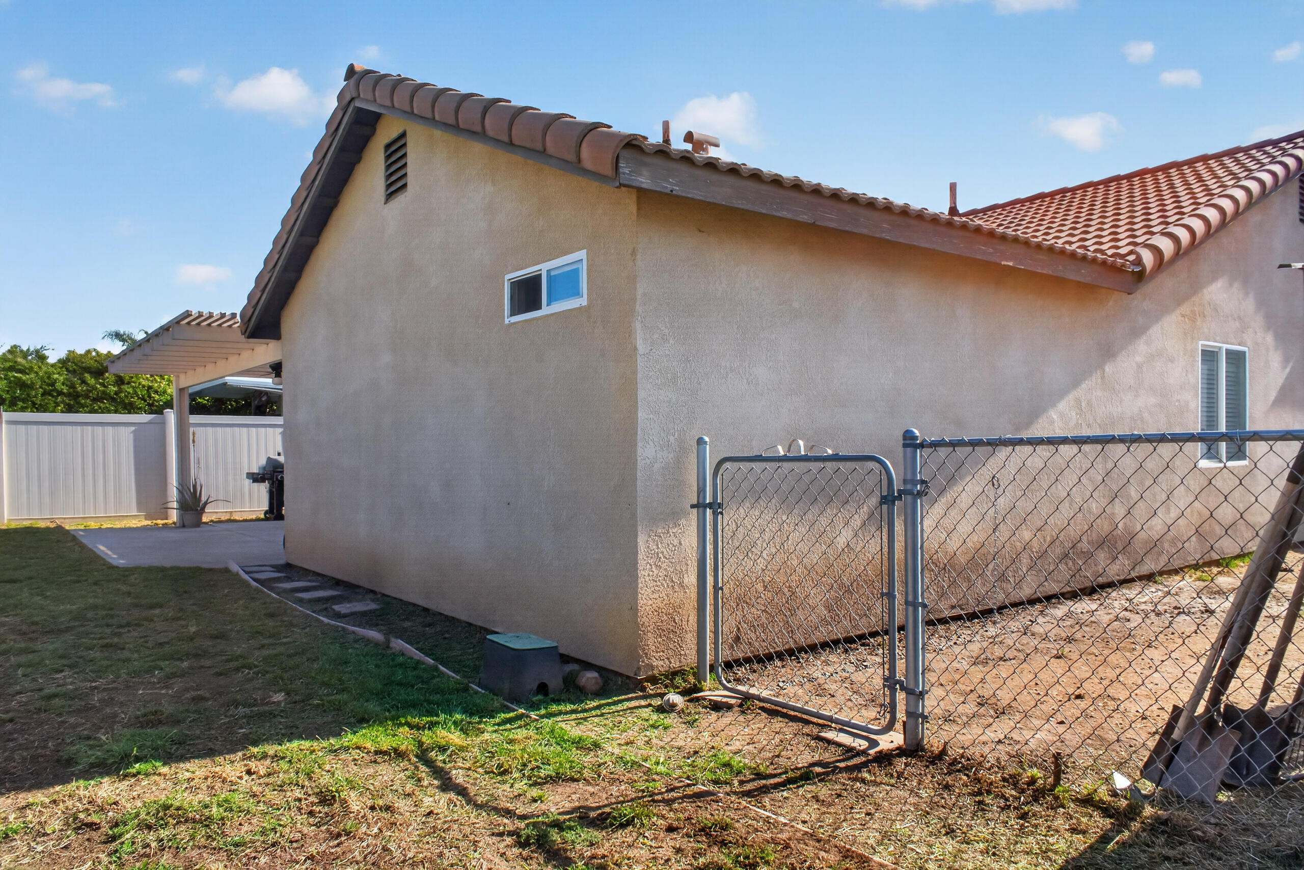 283 S Parkwest St, Porterville, CA 93257