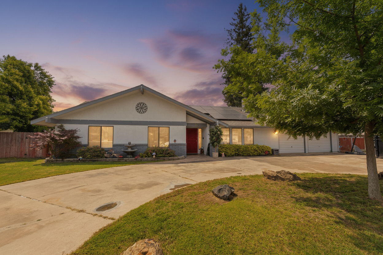 1025 W Monte Vista, Visalia, CA 93277