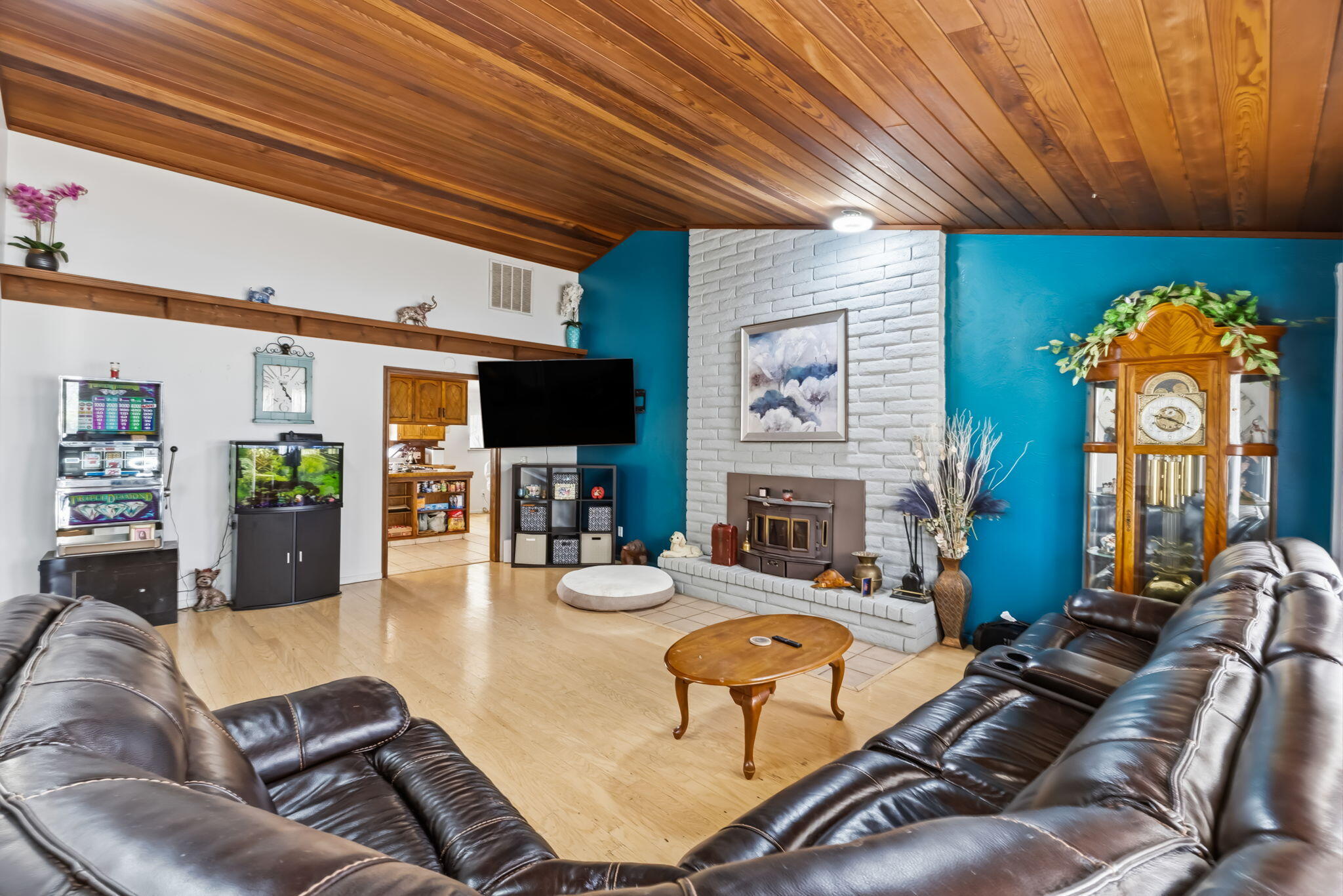 1025 W Monte Vista, Visalia, CA 93277