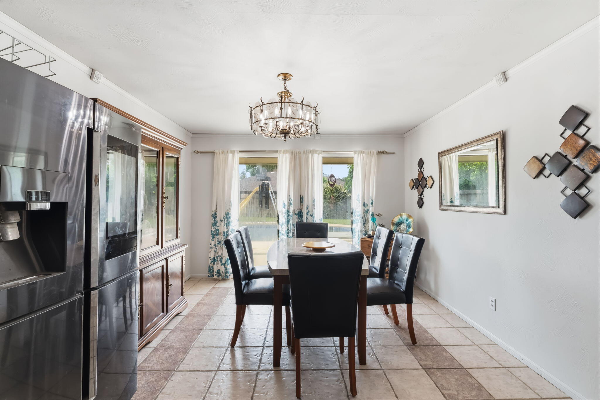 1025 W Monte Vista, Visalia, CA 93277