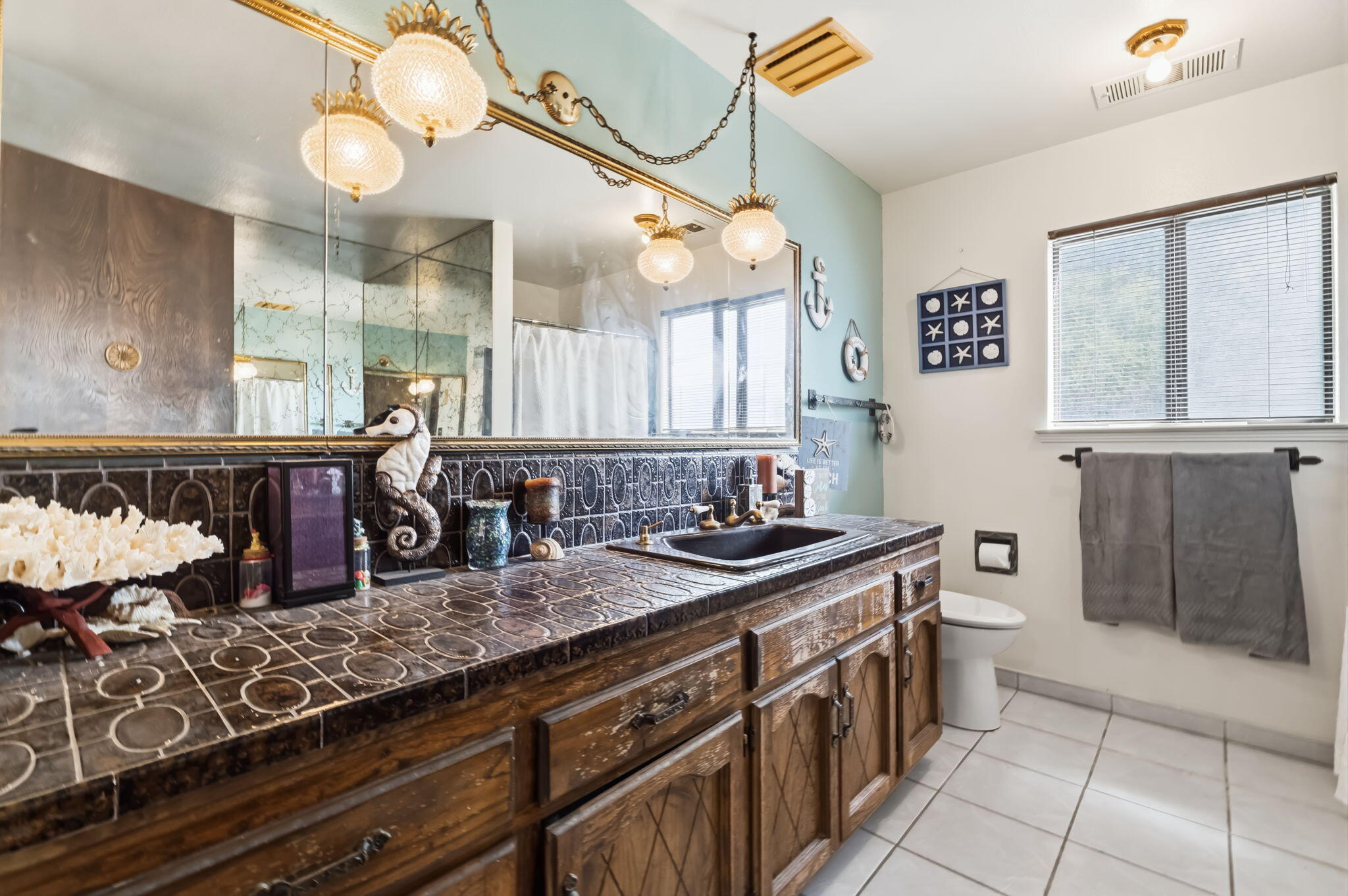 1025 W Monte Vista, Visalia, CA 93277