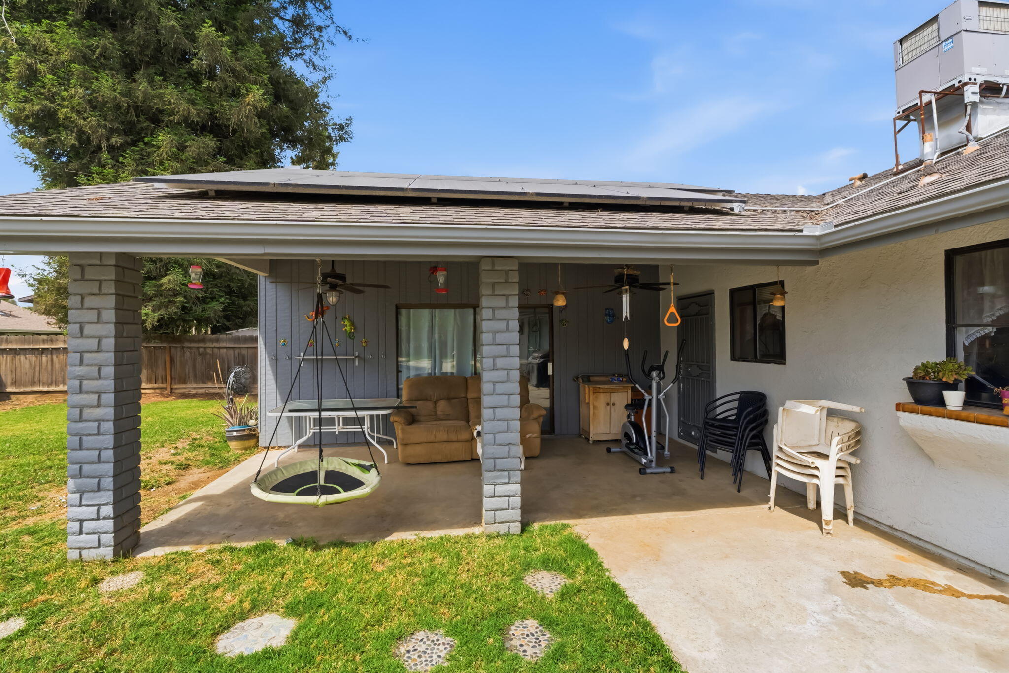 1025 W Monte Vista, Visalia, CA 93277