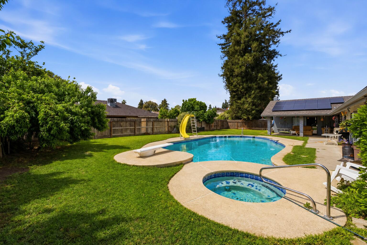 1025 W Monte Vista, Visalia, CA 93277