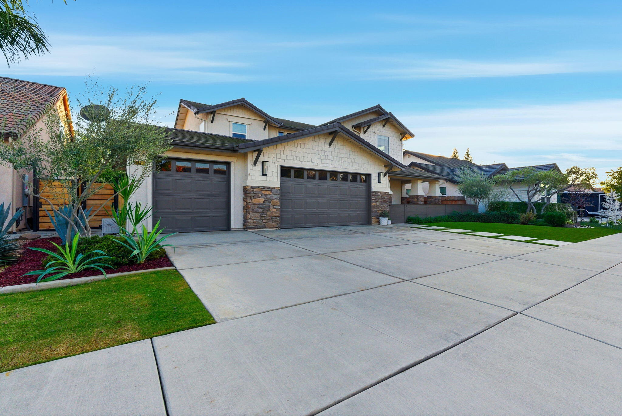 6321 W Oriole Ave, Visalia, CA 93291